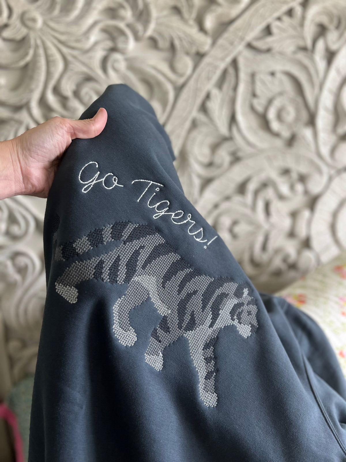 2xl Crewneck Cross Stitch Mascot Go Tigers